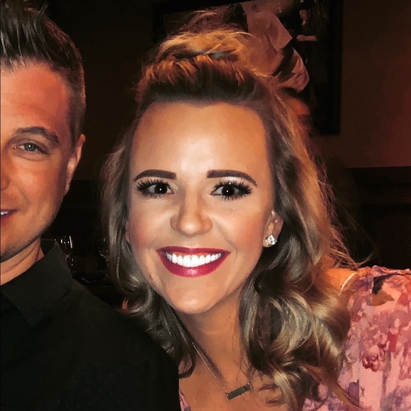 Meet your Posher, Heather - Picture 1 of 1